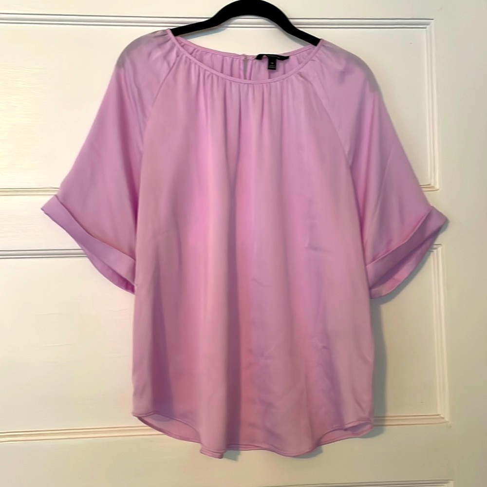 Banana Republic orchid satin tee sz M